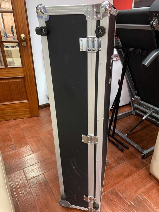 Hardcase para teclados marca Rockcase .