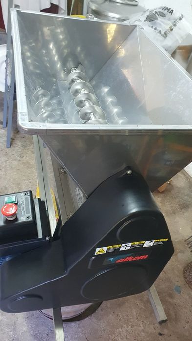 Esmagador Desengaçador uvas para vinho com motor