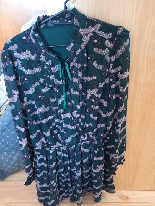 Varios vestidos como novos