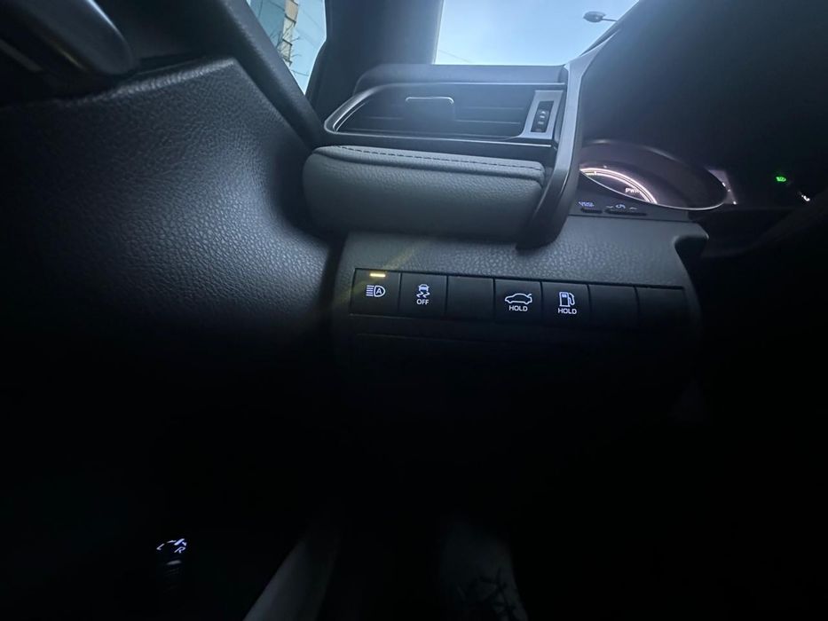 Автомобіль Toyota Camry 70, 2022 рік, гібрид, Тойота Камрі 70, 64000