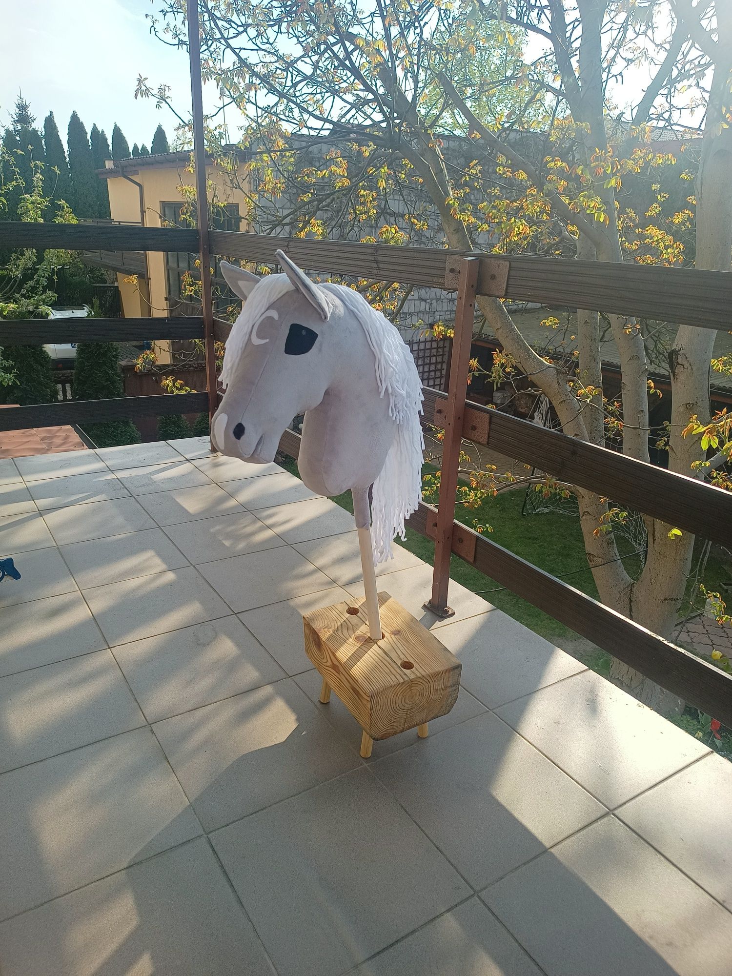 Hobby horse A3 z kijem siwy
