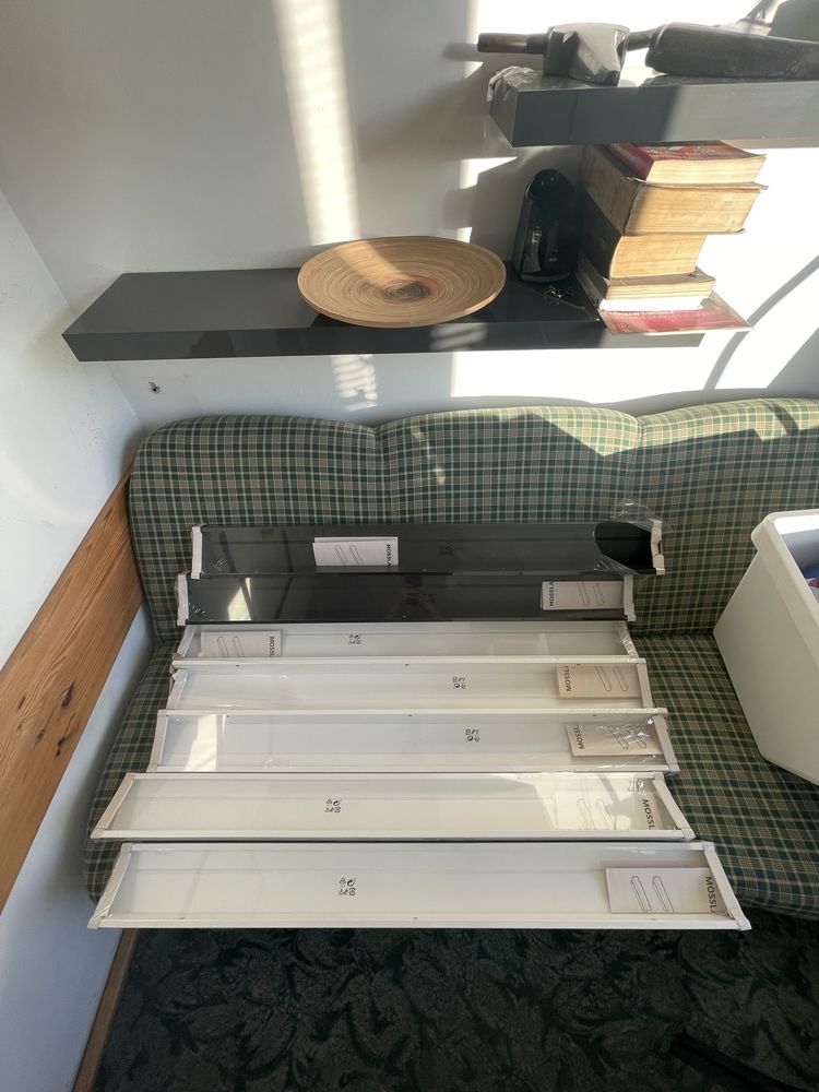 półki na obrazy MOSSLANDA IKEA 115cm