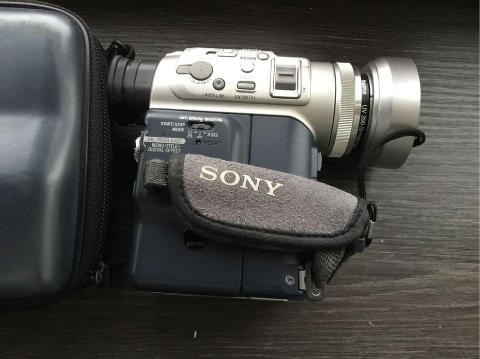 Видеокамера Sony DCR-PC100