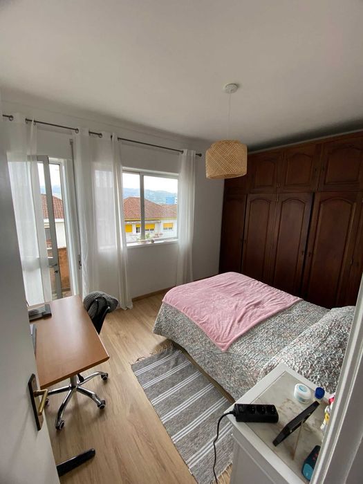 Quarto para arrendar a estudante. Casa e cozinha totalmente equipadas