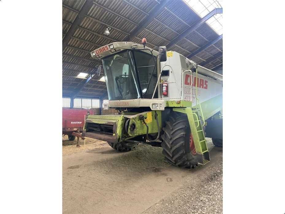 Свіжий claas lexion 460 з жаткою