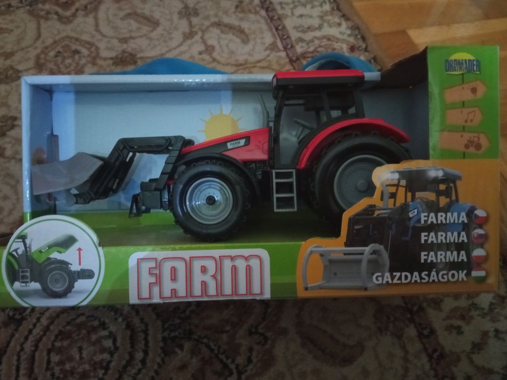 Nowy traktor wydaje dźwięki i światła