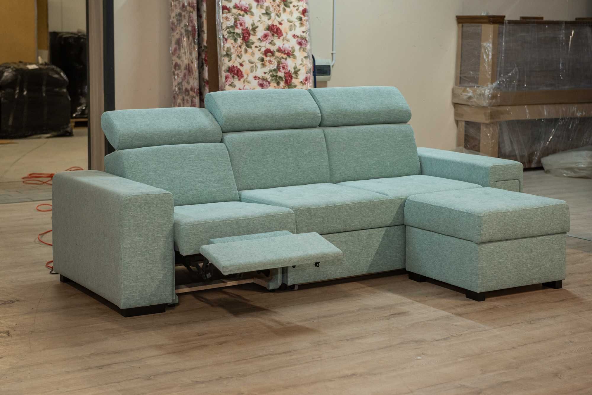 Trzyosobowa sofa Luksor  z Relax z regulowanymi zagłówkami + barek