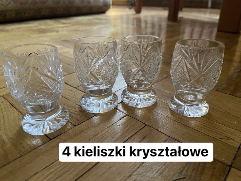 Cztery kieliszki kryształowe