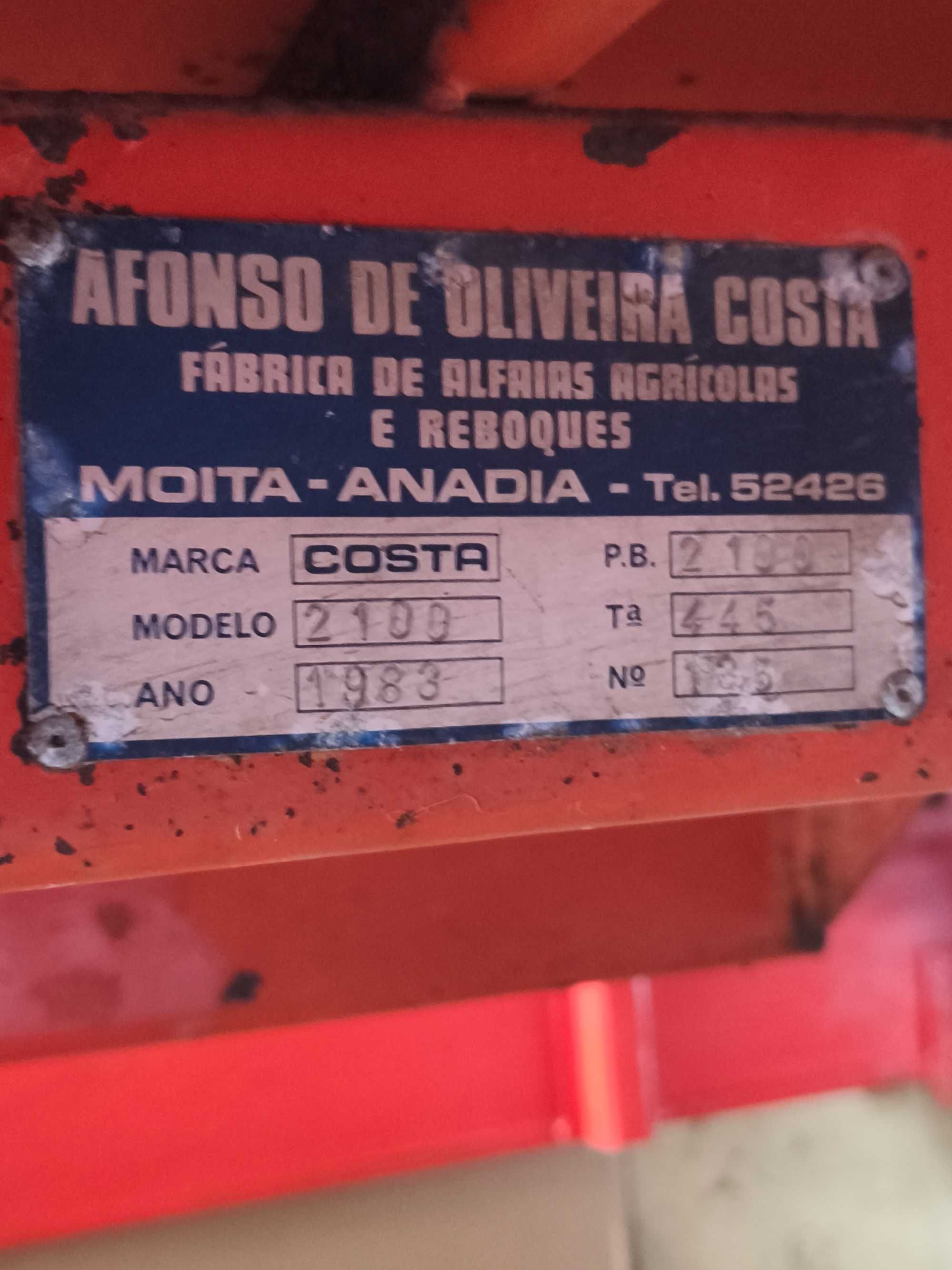 Reboque de trator agrícola