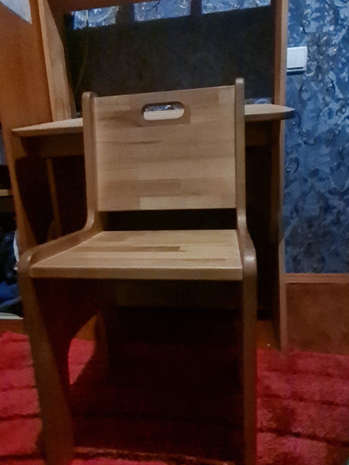 Б.у дерев'яна парта і стілець