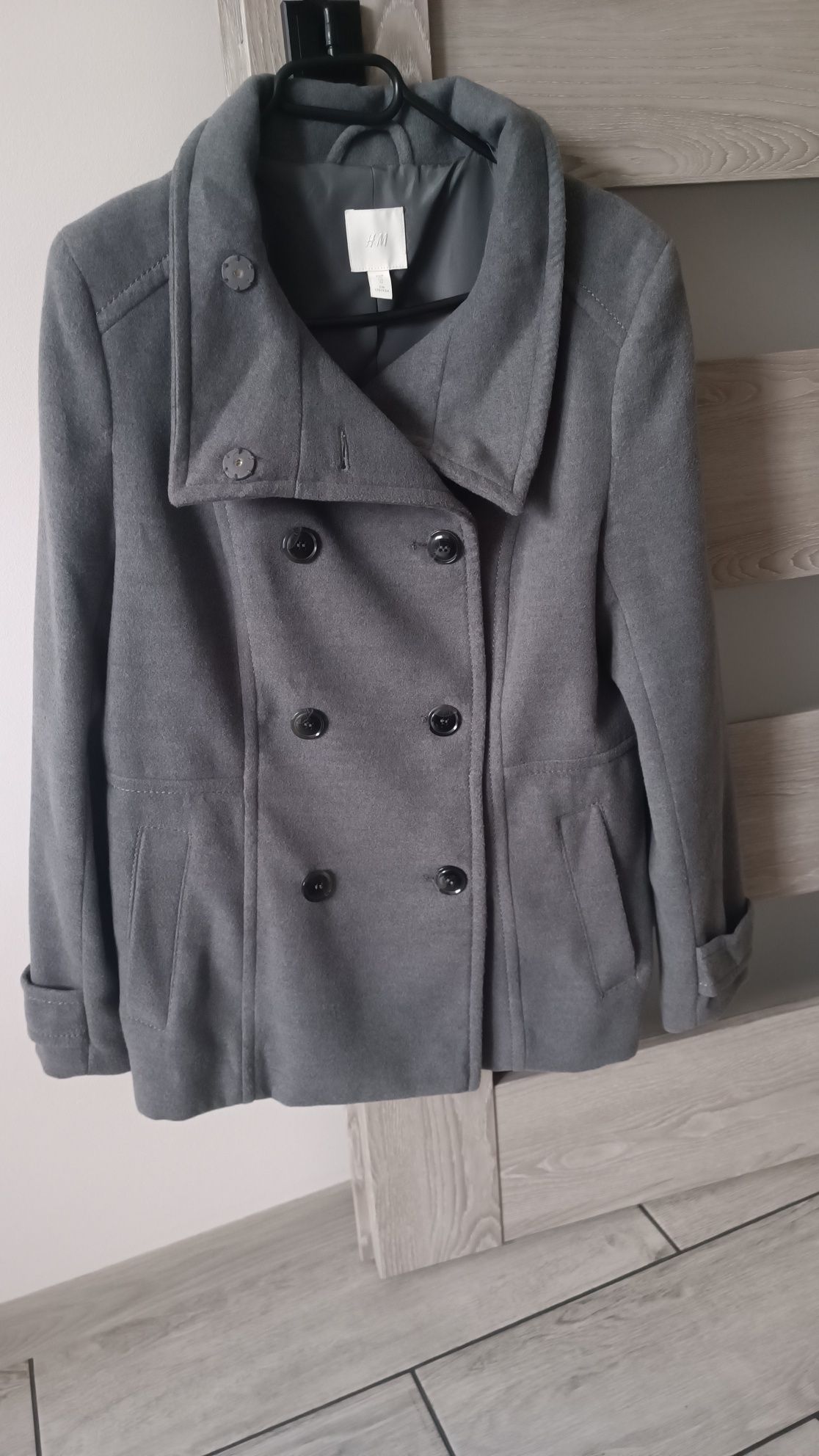 Krótki płaszczyk z H&M