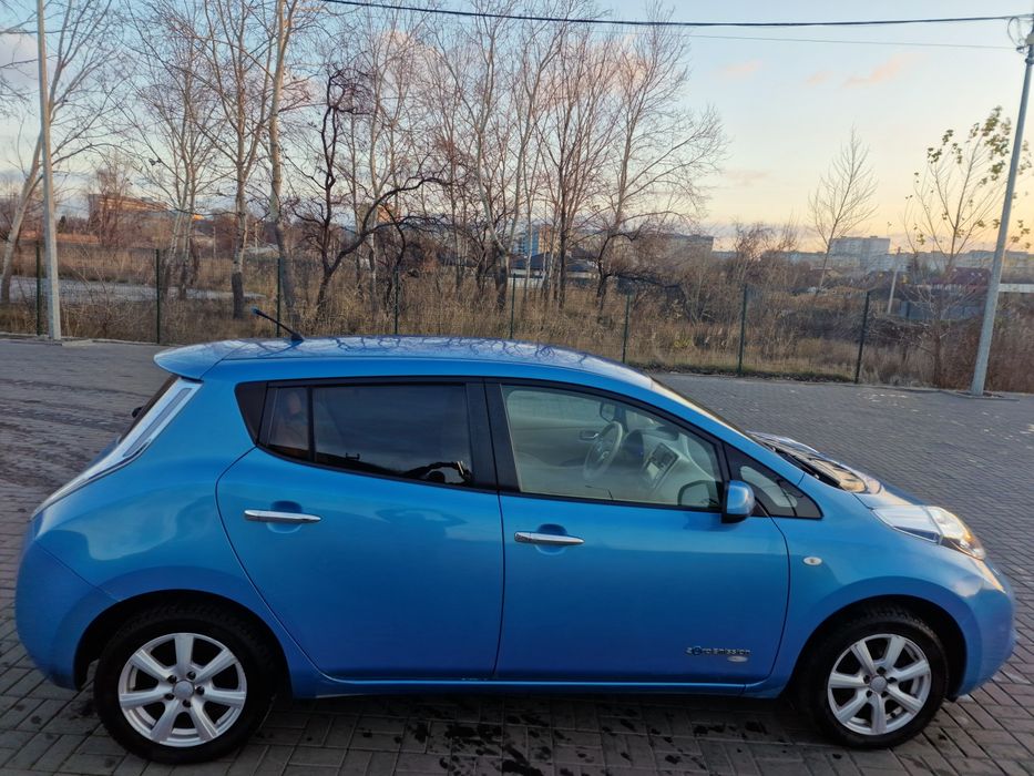 Nissan Leaf 2012рік 112т.км Батарея 10/12