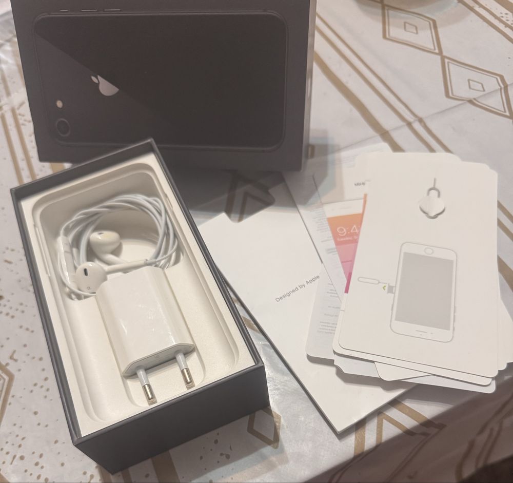 Pudełko po Iphone 8  Space Gray, 64GB
