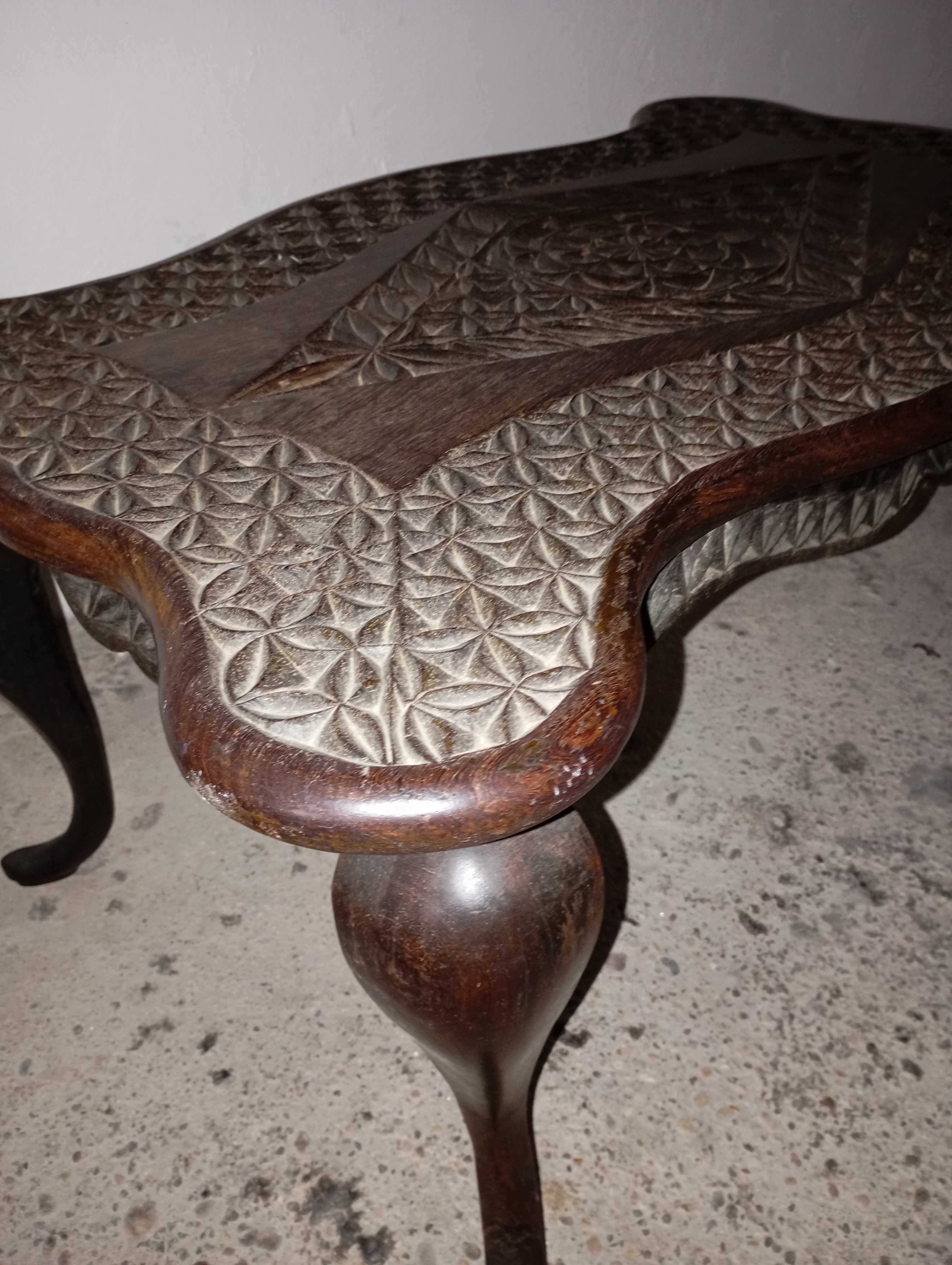 Mesa de centro em paupreto