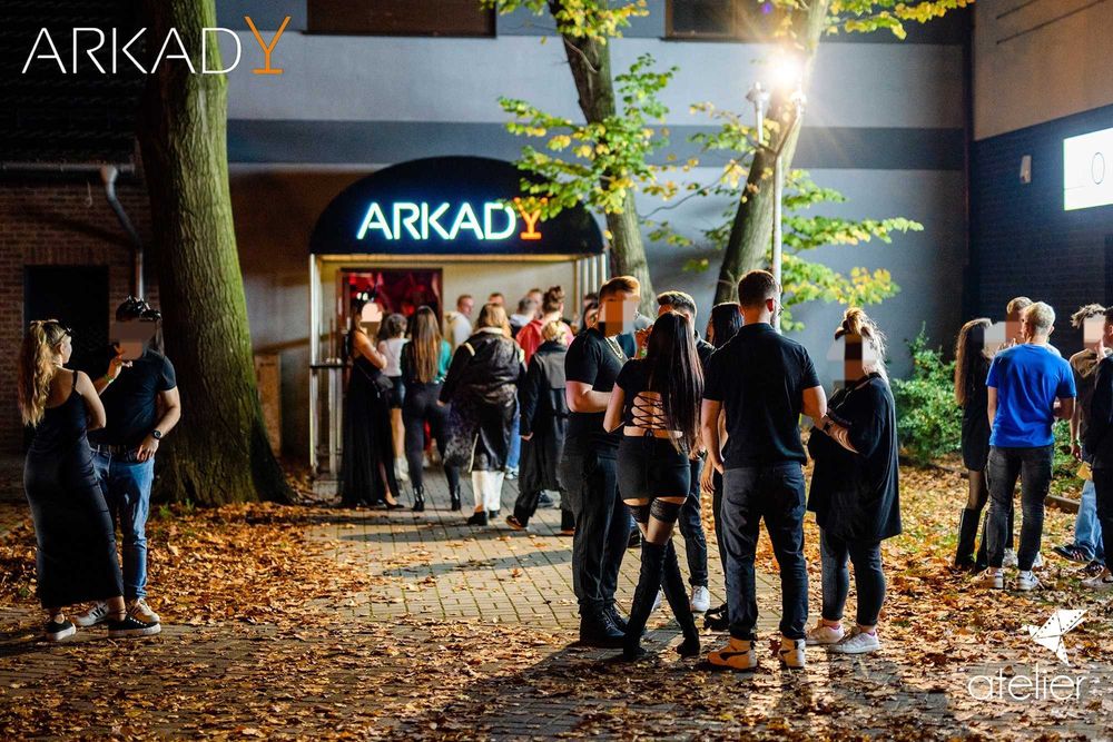 Odstąpię działający klub - dyskotekę z wyposażeniem