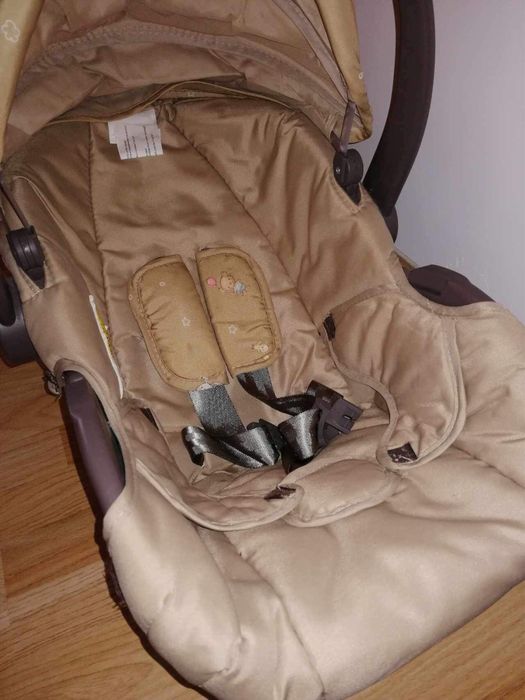 Carrinho de bebe com ovo