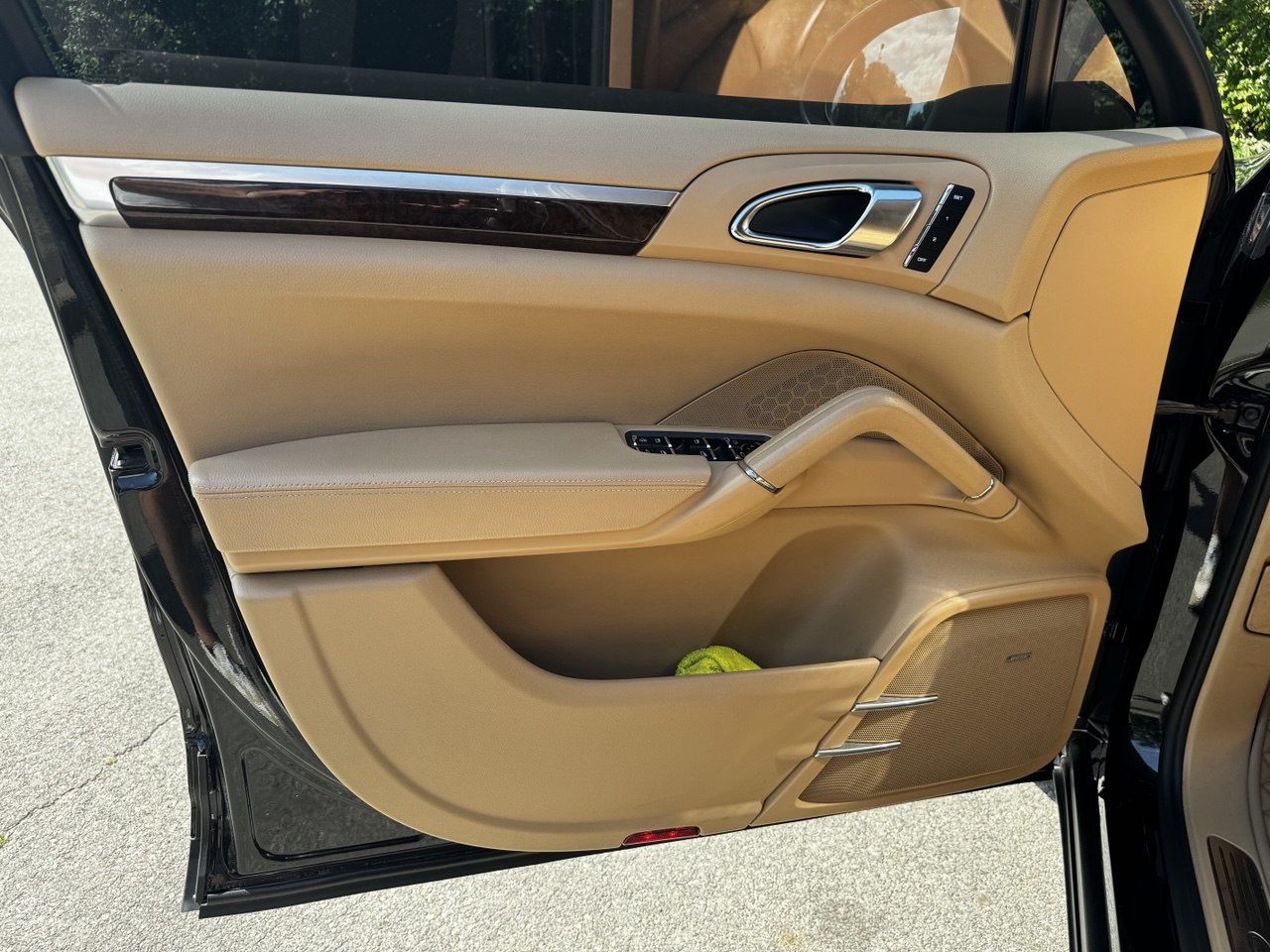 Porsche Cayenne офіційний 2011 року