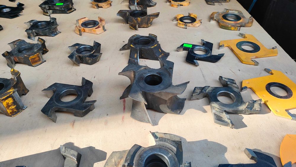 Frezy nasadzane  profilowe proste kątowe  do obróbki drewna używane