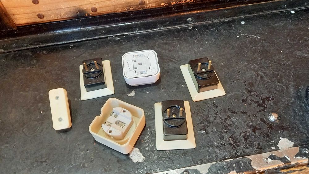 Выключатели света,розетки,тройники в розетку  ГДР/СССР