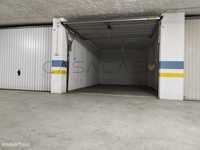 Garagem interior, ideal para estacionamento de 1 veículo ...