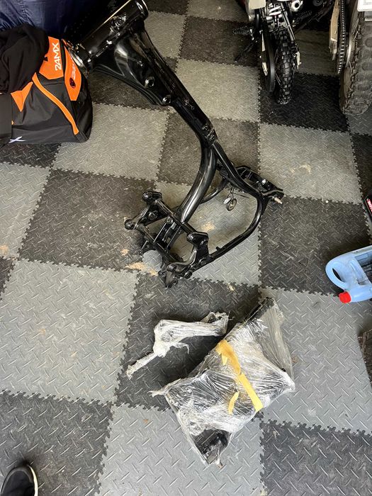 honda CX 500, rama, dużo części, wersja ikea