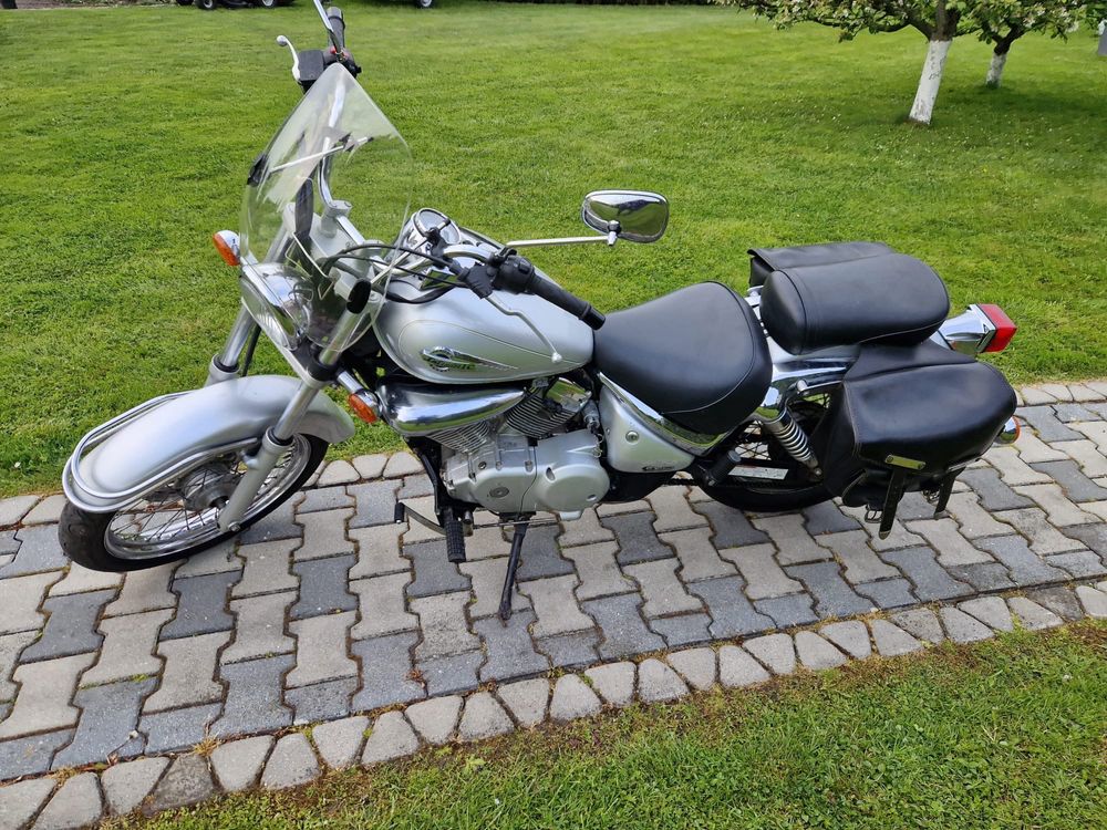 SUZUKI Intruder 125