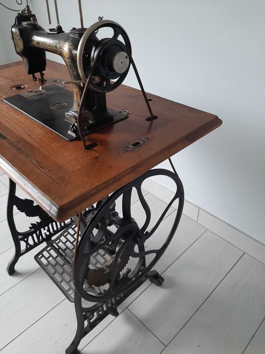 Maszyna do szycia PHOENIX z stolikiem