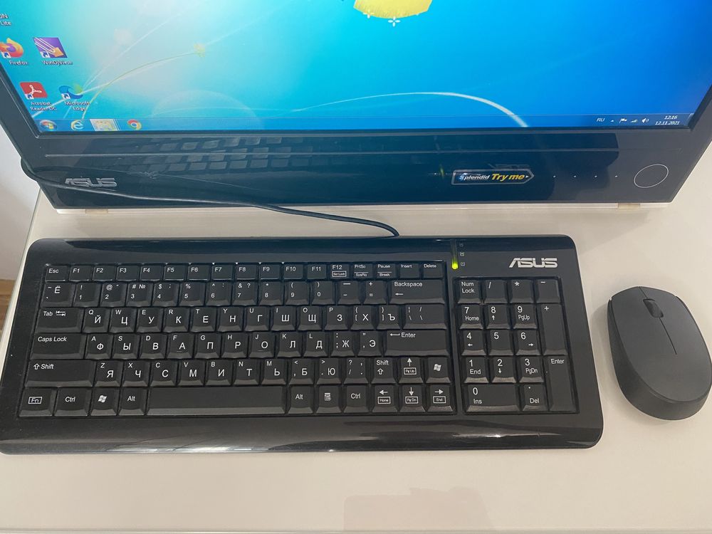 Монитор ASUS 20” компьютер та клавіатура клавиатура