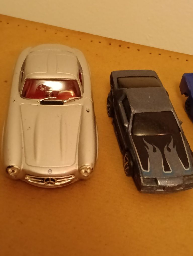 Quatro belas miniaturas colecionáveis