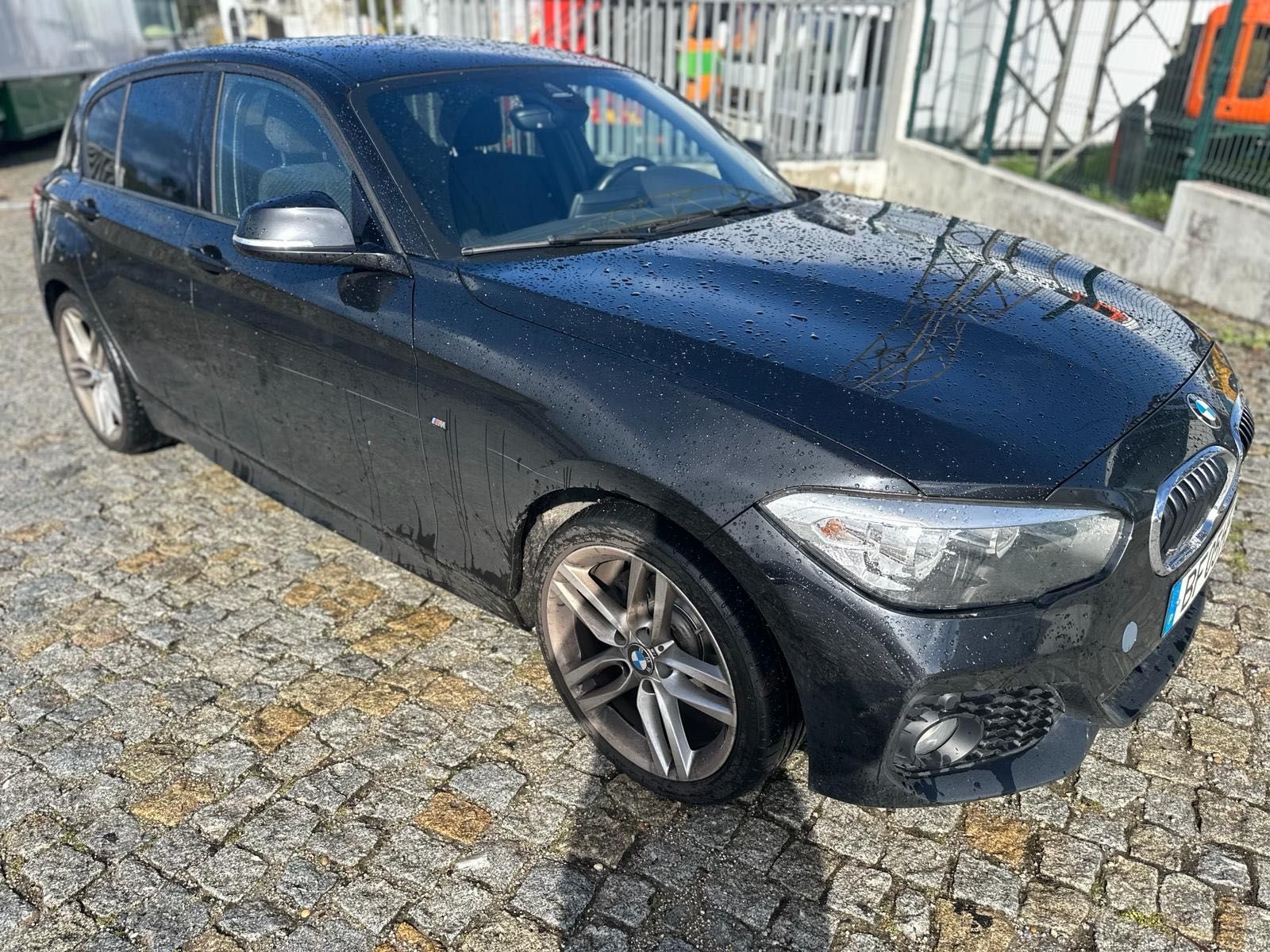 BMW 116d com Pack M Sport de fábrica.