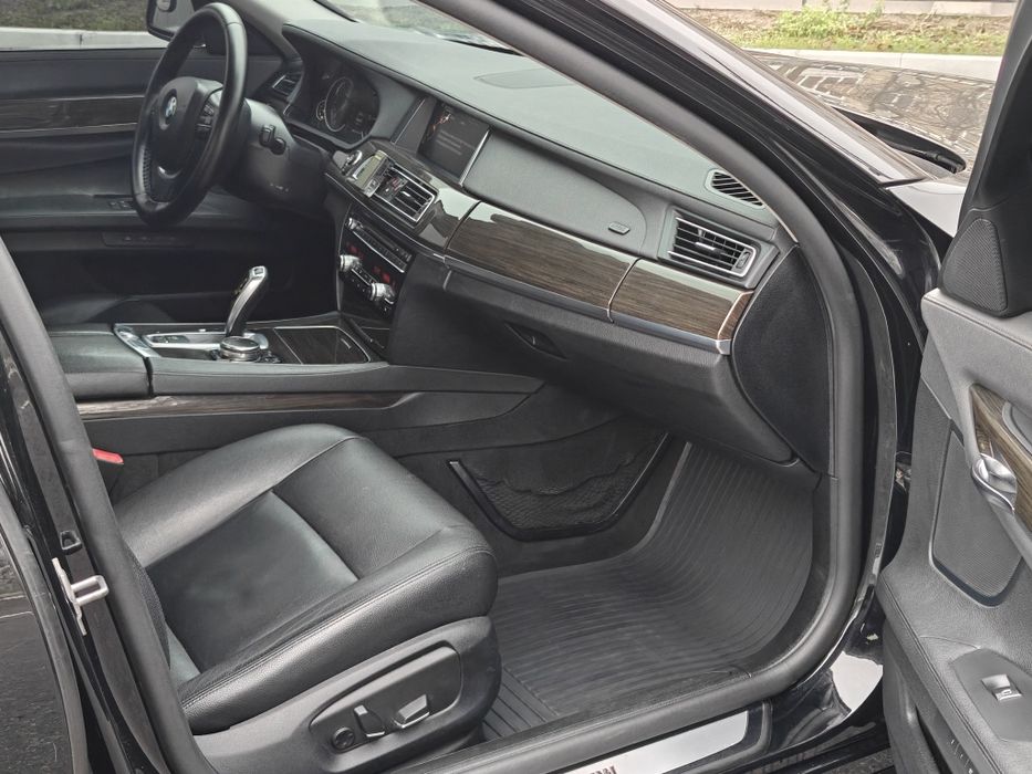 Продам BMW 7 series  Xdrive