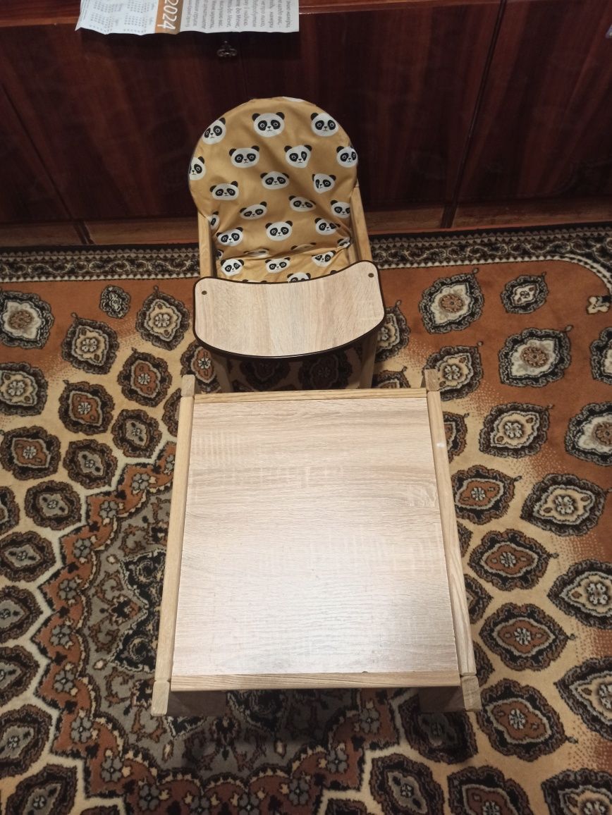 Столик для кормления

Продам деревянный столик для кормления. 
Состоян