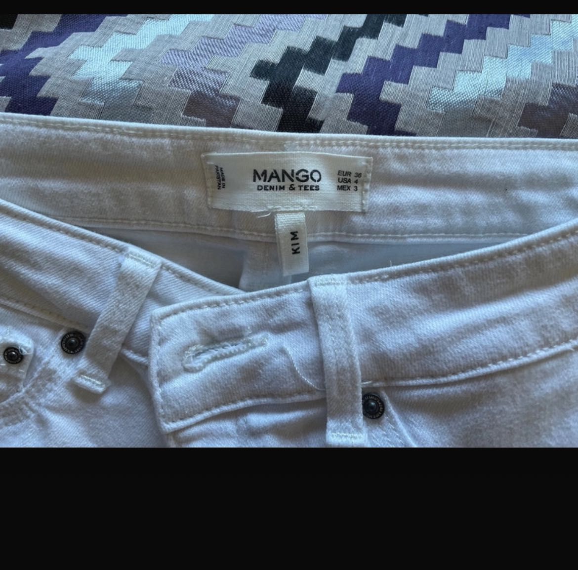 Calças de ganga marca Mango