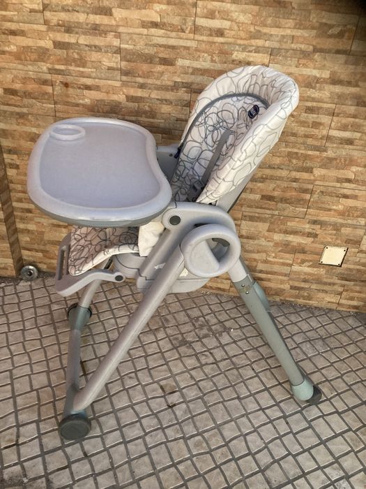 Cadeira de refeição da chicco em bom estado