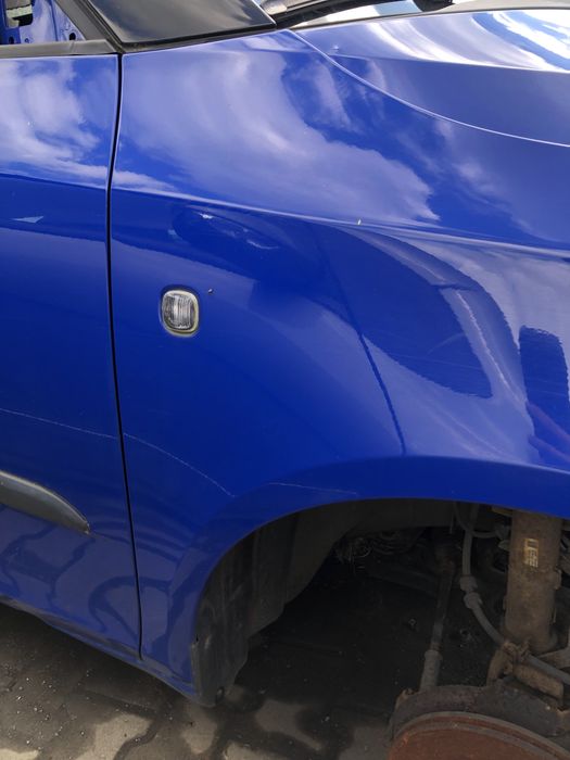 Błotnik prawy przód przedni Skoda Fabia II 2 LF5K