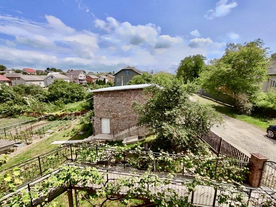 Продається квартира в частині 2-поверхового будинку. Чортків