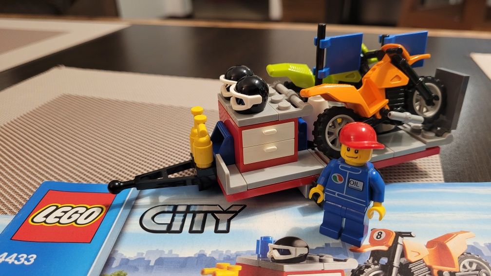 Lego 4433 zestaw auto z przyczepką motocykle