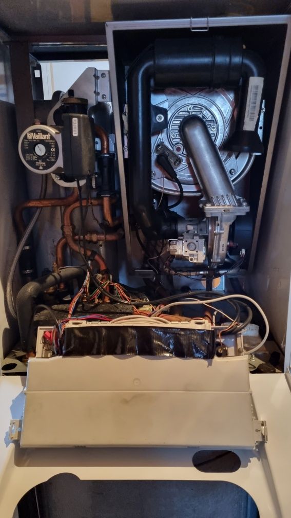 Kocioł gazowy z zasobnikiem Vaillant ecoCompact VSC 246/2-C 210