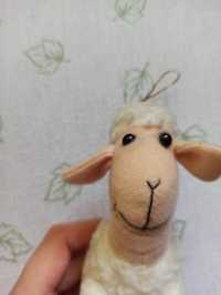 Pluszak uśmiechnięta owieczka