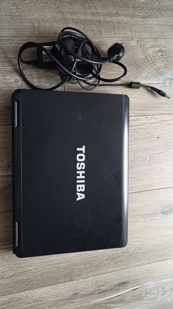 Laptop Toshiba czarny