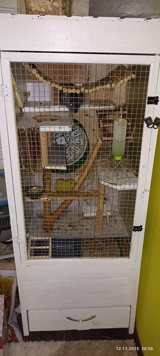 Продам клітку для шиншили з її жителями