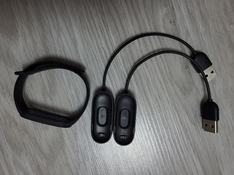 Зарядний пристрій, ремінець на Mi band 4