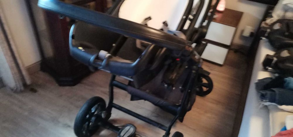 Carro de gémeos com ovo