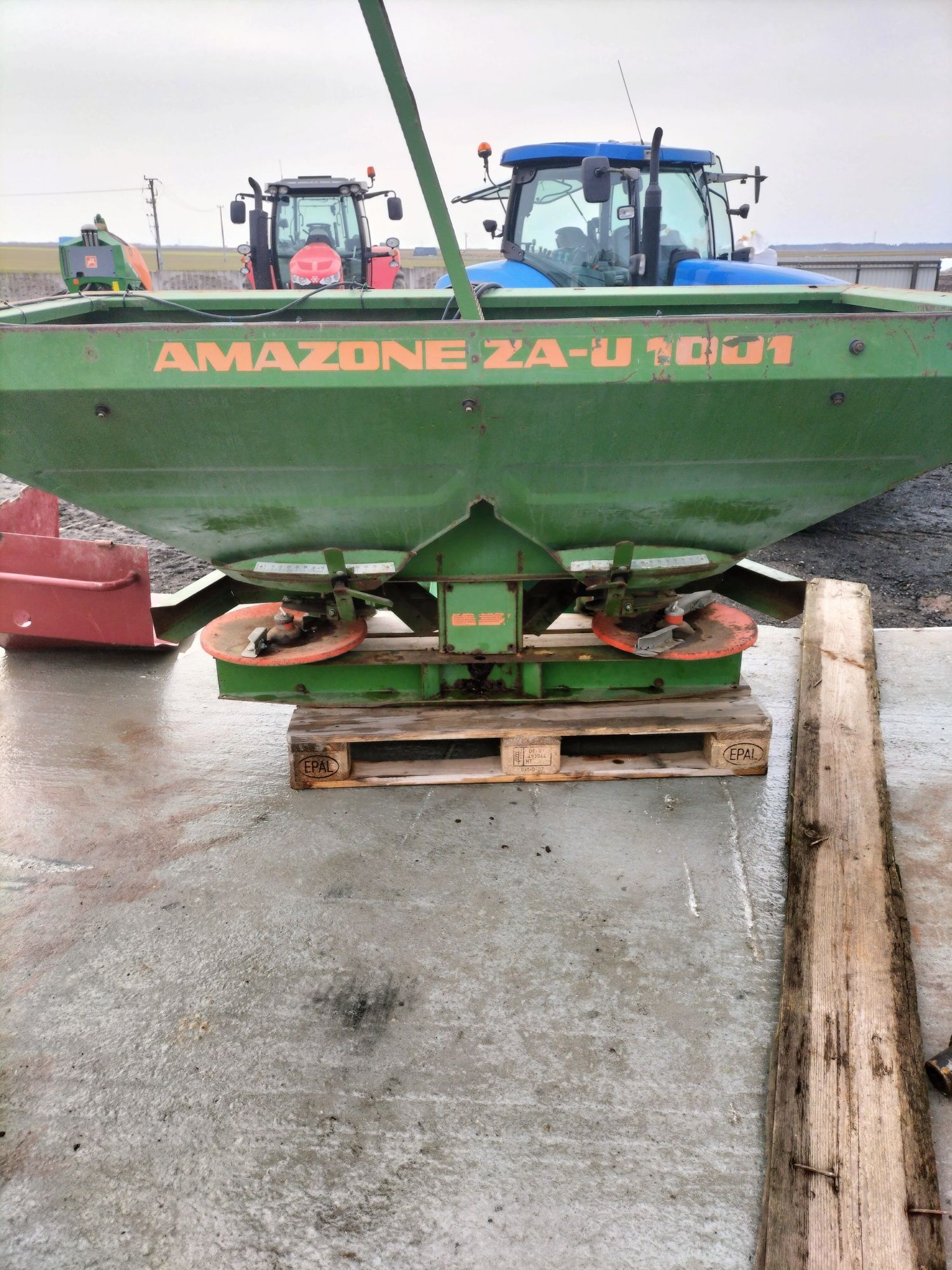 Sprzedam rozsiewacz Amazone ZA-U 1001