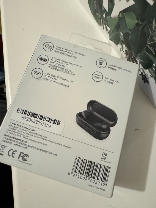 Слухові навушники фірми BOYA BY-AP1