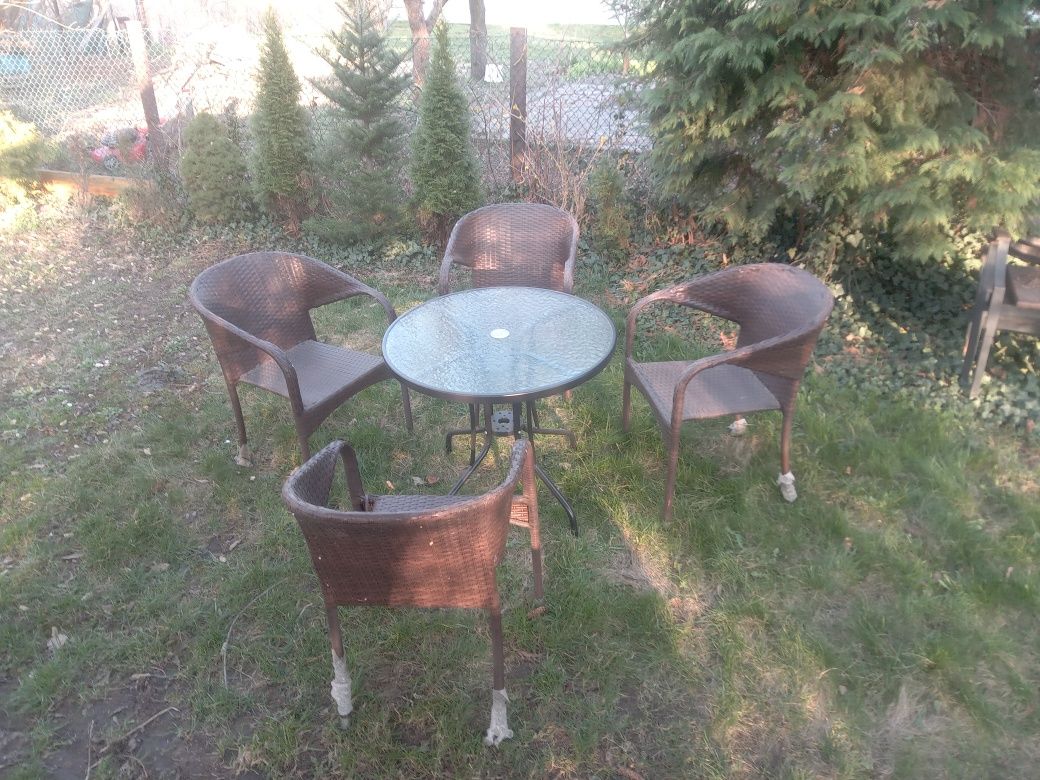 Zestaw ogrodowy grill 4 krzesła stolik hartowane szkło taras