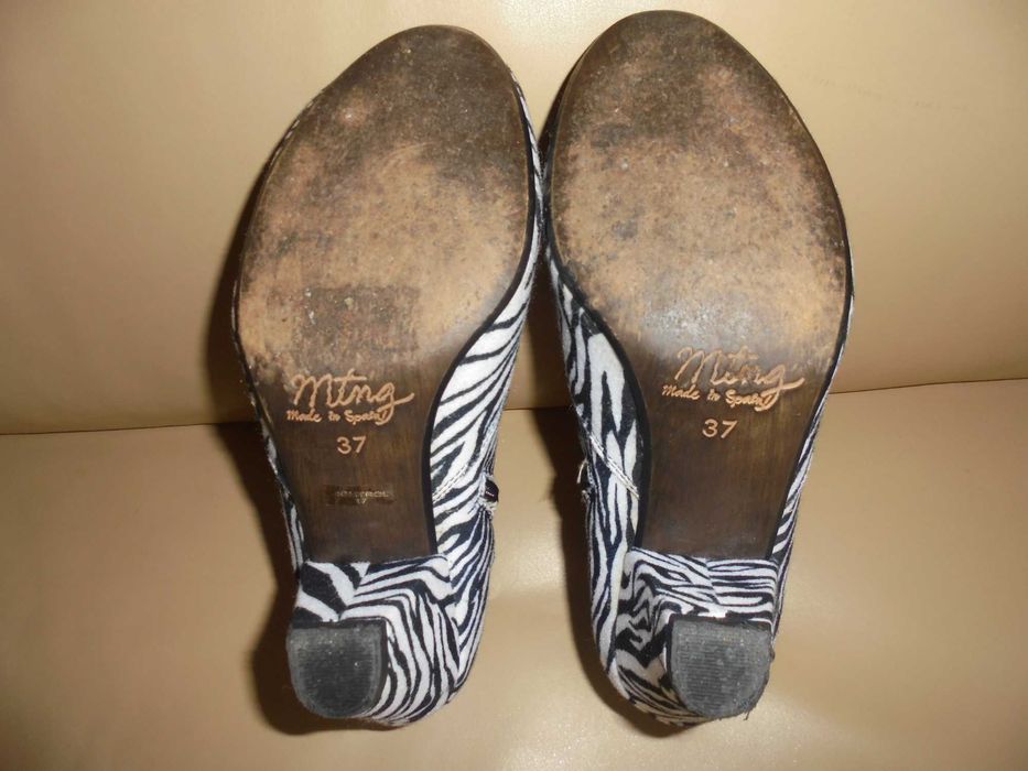 Botins de senhora cor branco e preto