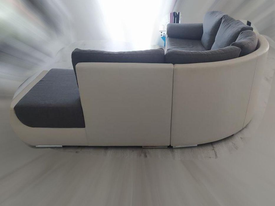 Sofá de canto cinzento e branco