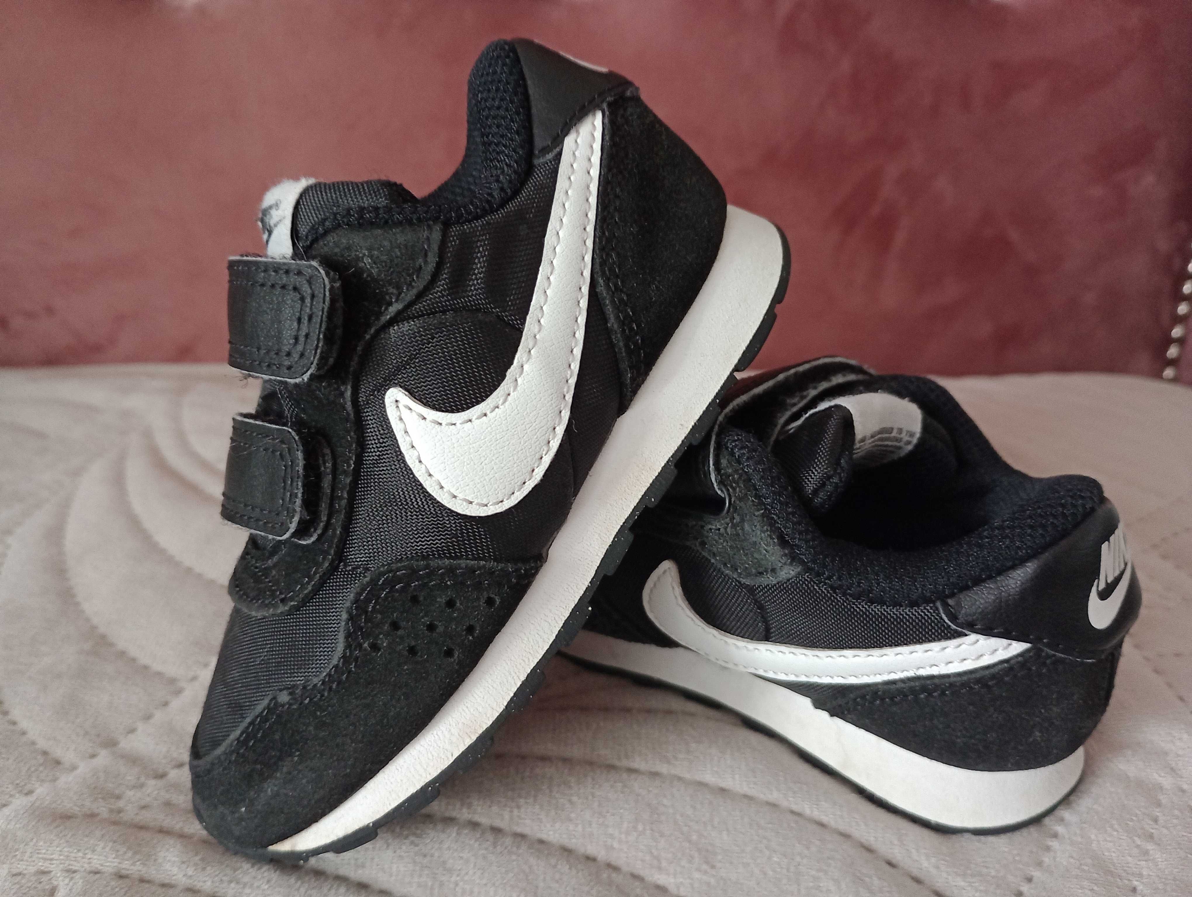 Buty sportowe chłopięce 22 Nike wkładka 14cm CN 8560 buty na rzepy