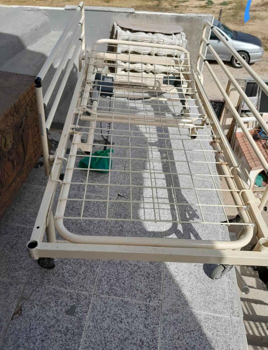 Cama articulada eléctrica com comando - negociável